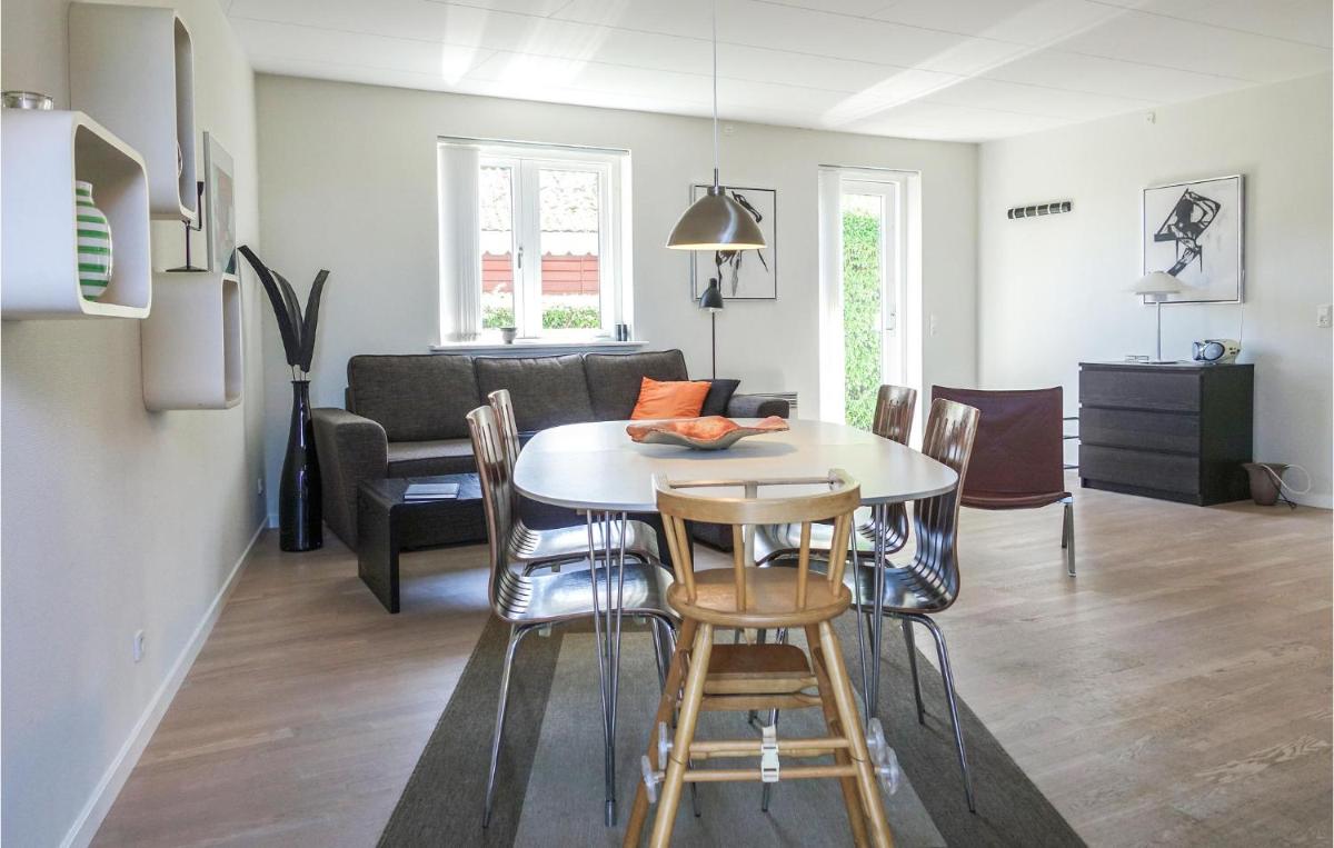 Cozy Apartment In Gudhjem With Wifi - Housity