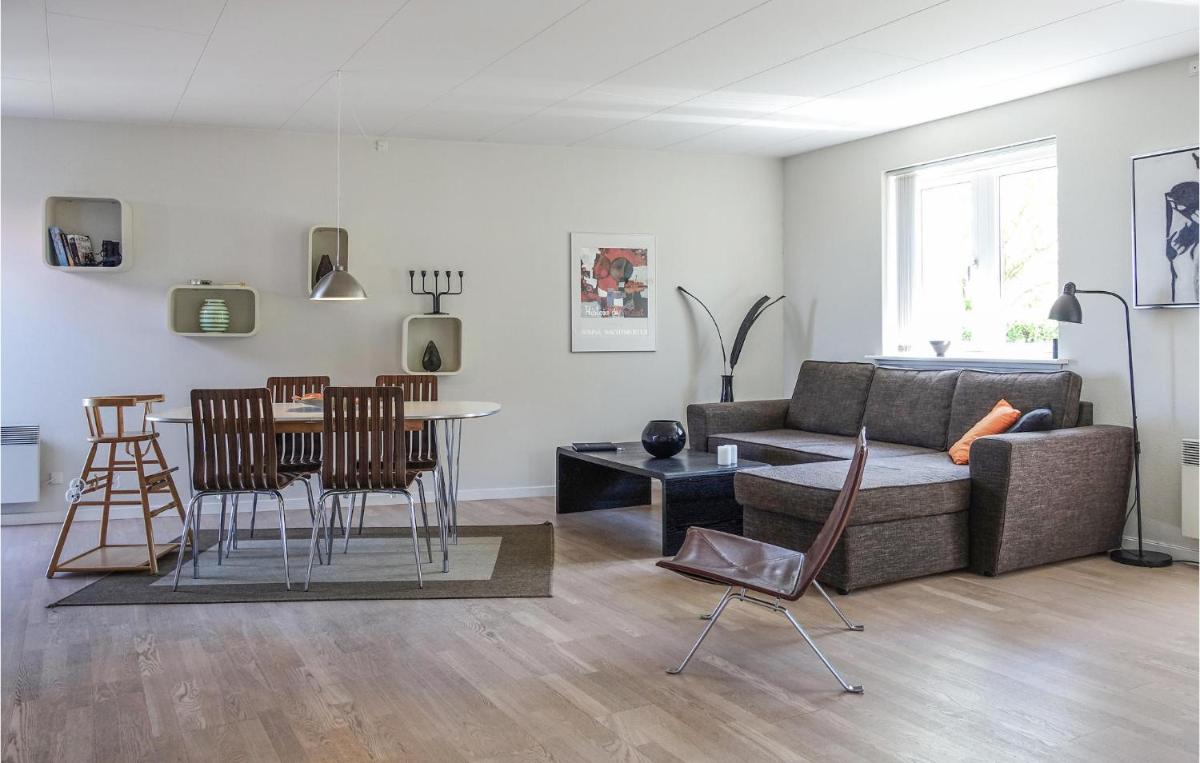 Cozy Apartment In Gudhjem With Wifi - Housity