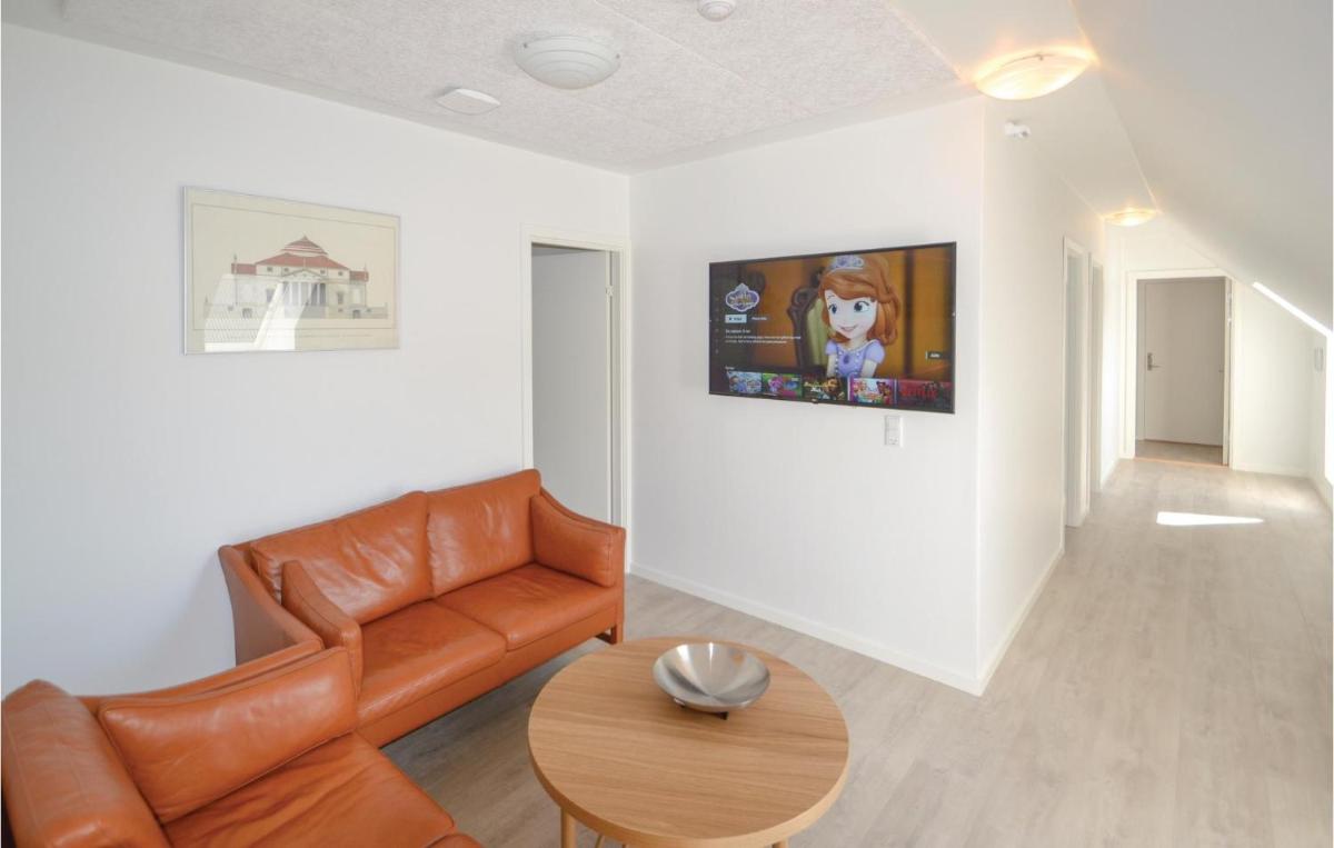 Lovely Home In Allingåbro With Kitchen - Housity
