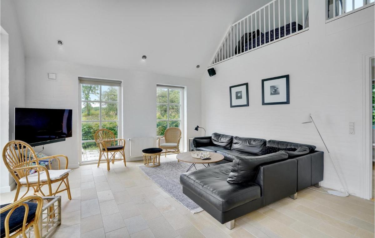 Three-Bedroom Holiday Home In Krusa - Housity