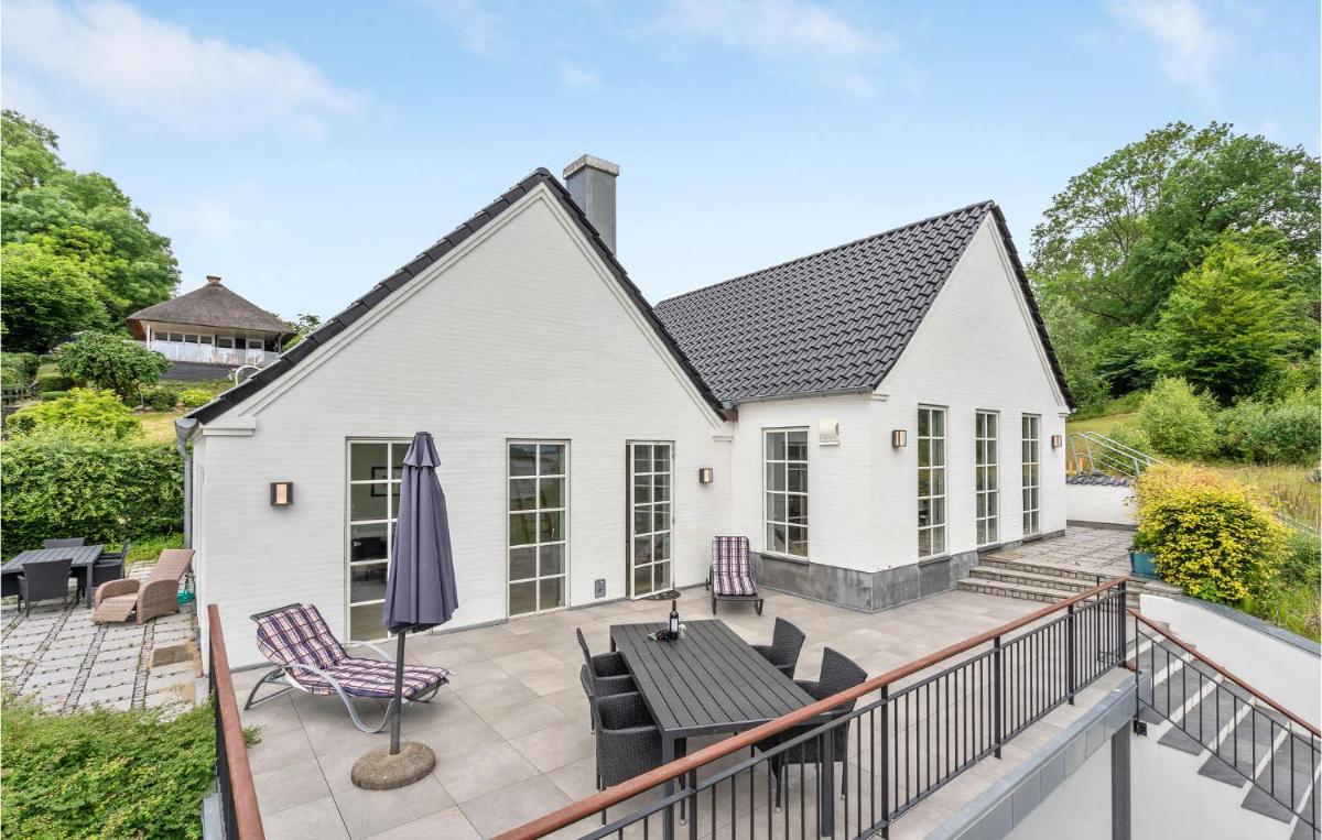 Three-Bedroom Holiday Home In Krusa - Housity
