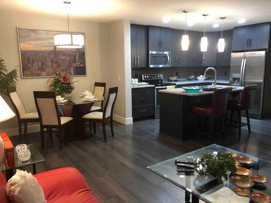 Cheerful and beautiful 3 bedroom home close lake - Housity