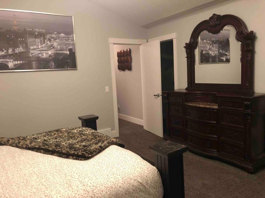 Cheerful and beautiful 3 bedroom home close lake - Housity