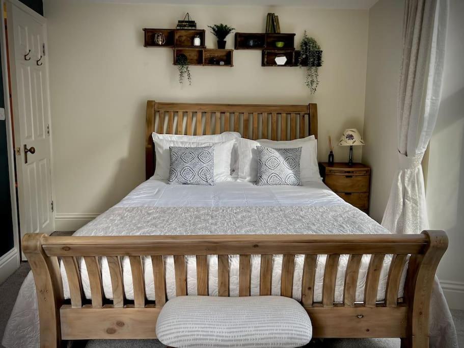 Period apartment, great views, in heart of town. - Housity