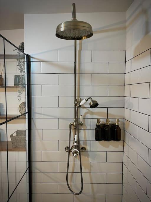 Period apartment, great views, in heart of town. - Housity