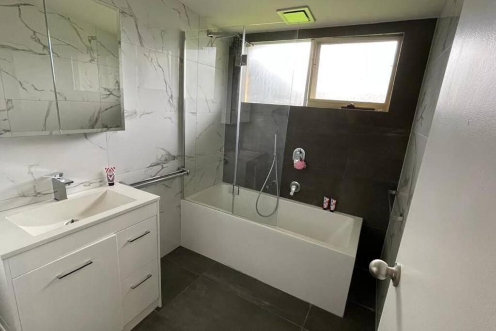 Entire residential home Close to beach - Housity