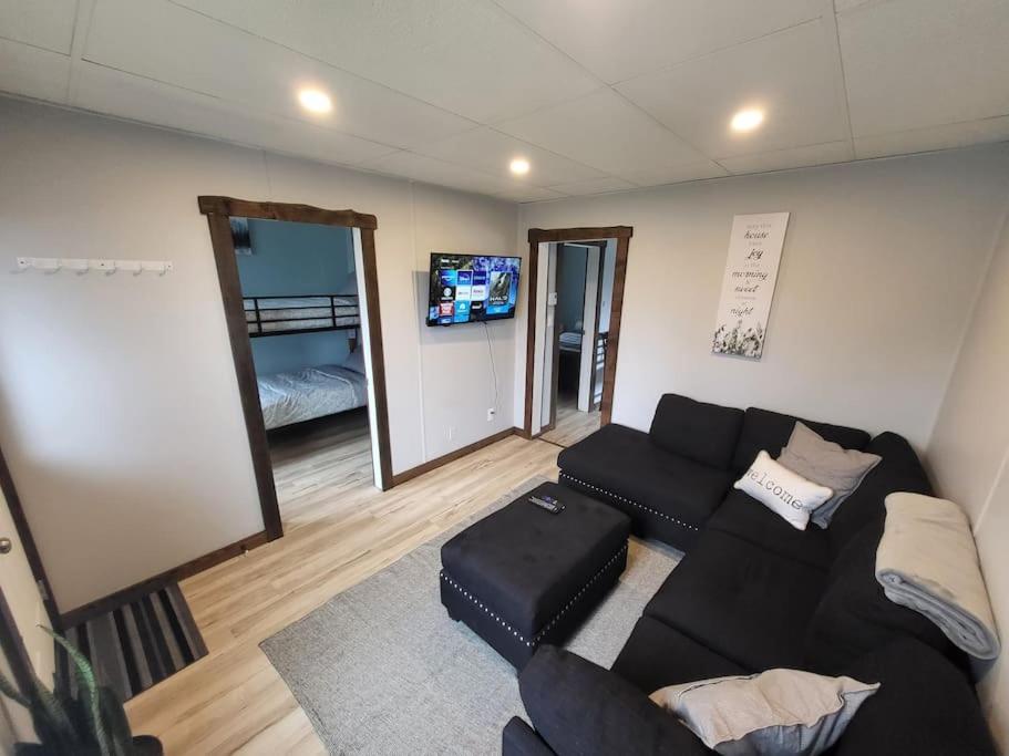 Cozy 2 Bedroom Vacation Home! - Housity