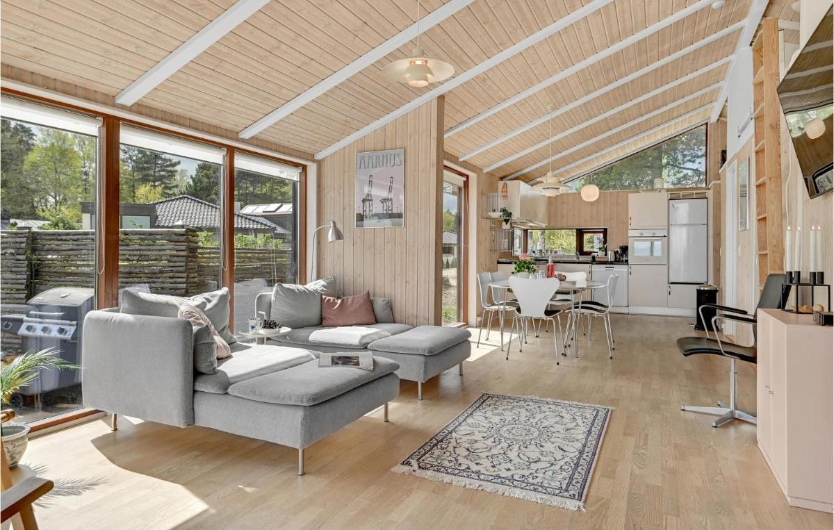 Gorgeous Home In Egå With Wifi - Housity