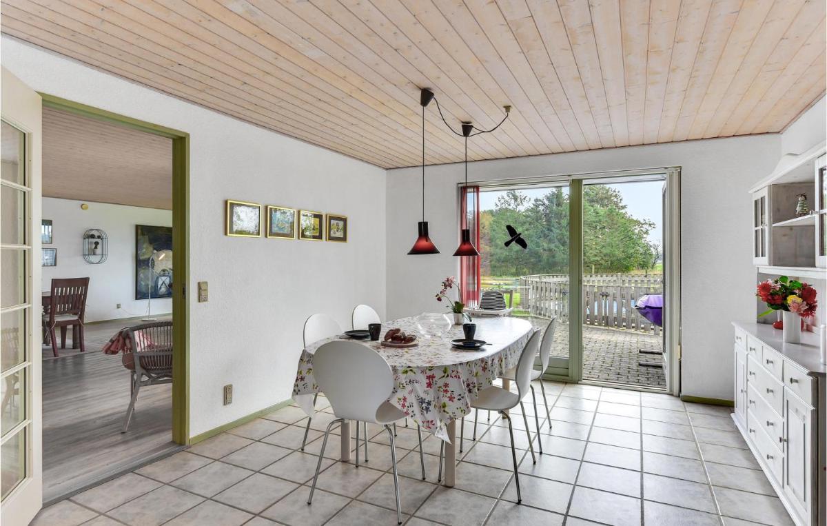 Gorgeous Home In Løgumkloster With Wifi - Housity