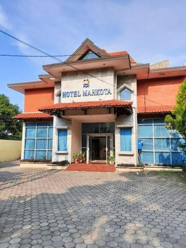 Suitetrails - Hotel Mahkota