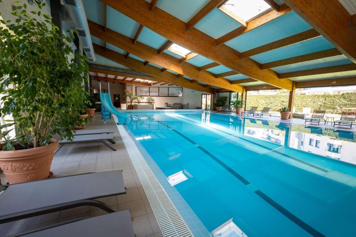Piscine de l'établissement Best Western Le Relais de Laguiole Hôtel & Spa ou située à proximité