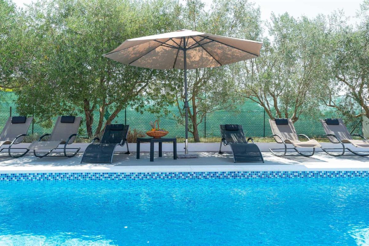 Holiday house Vesna with pool - Housity