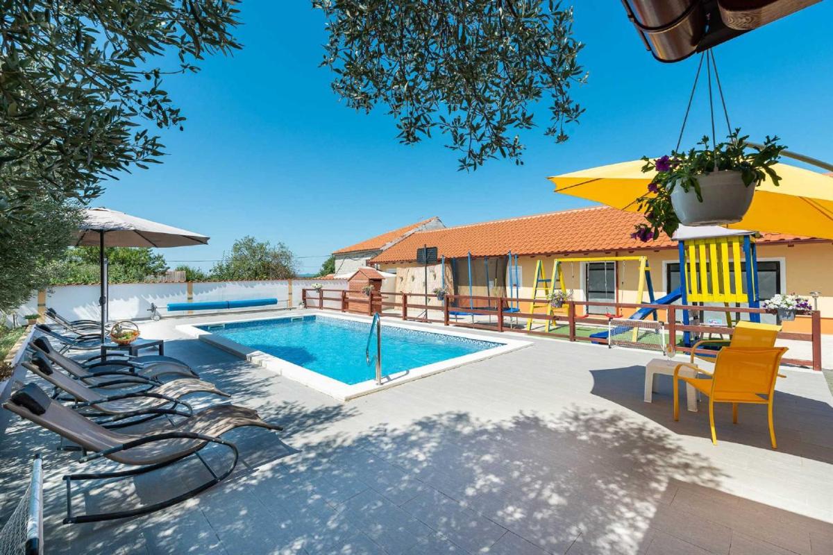 Suitetrails - Holiday house Vesna with pool