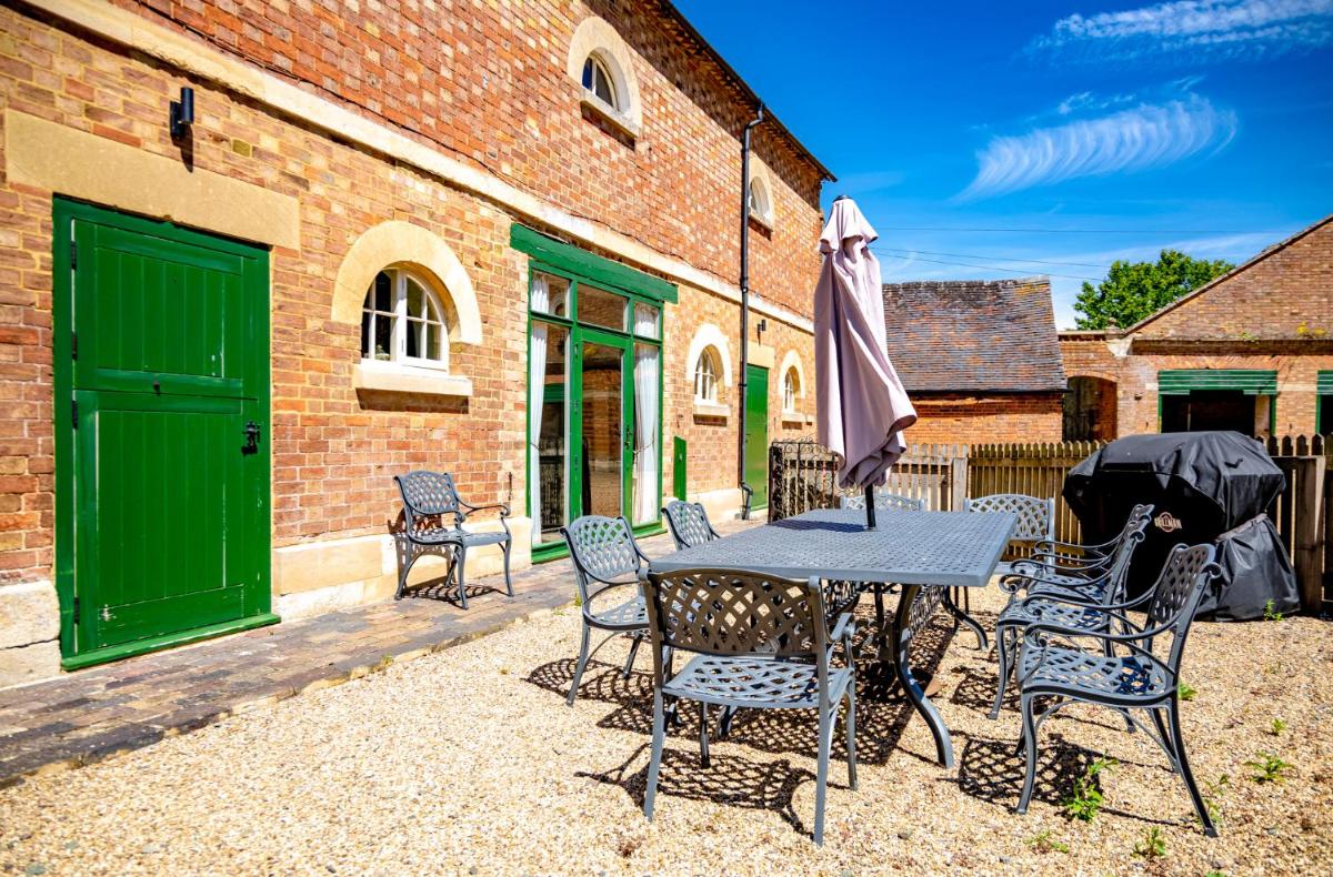 Bragborough Hall Coach House - Housity