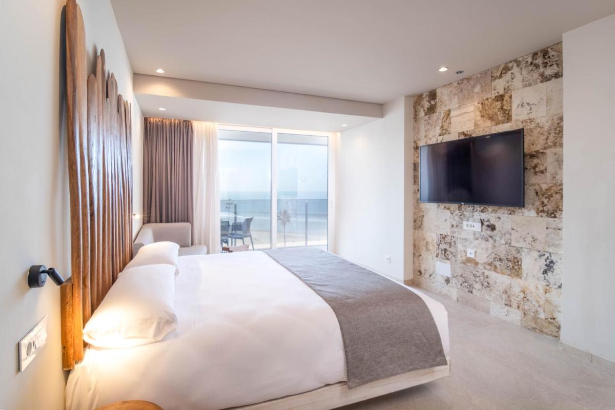 Cama o camas de una habitación en Cádiz Bahía by QHotels