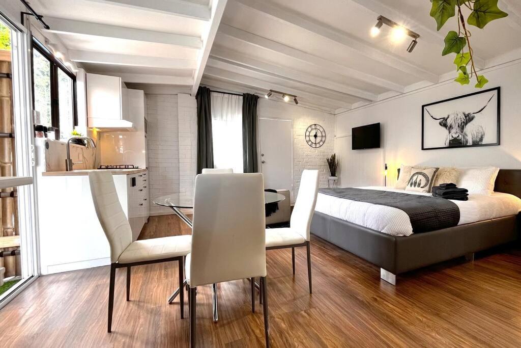 Studio C by Breckler Park - Hizvo