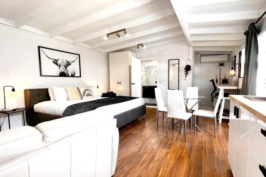 Studio C by Breckler Park - Hizvo