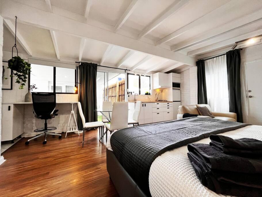 Studio C by Breckler Park - Housity