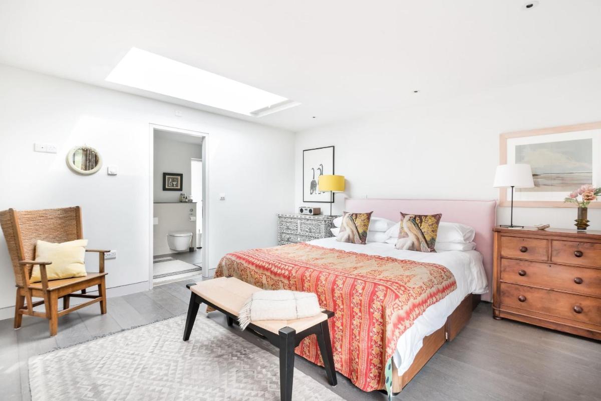 The Oaks, Twyford Moors, South Downs National Park - Housity