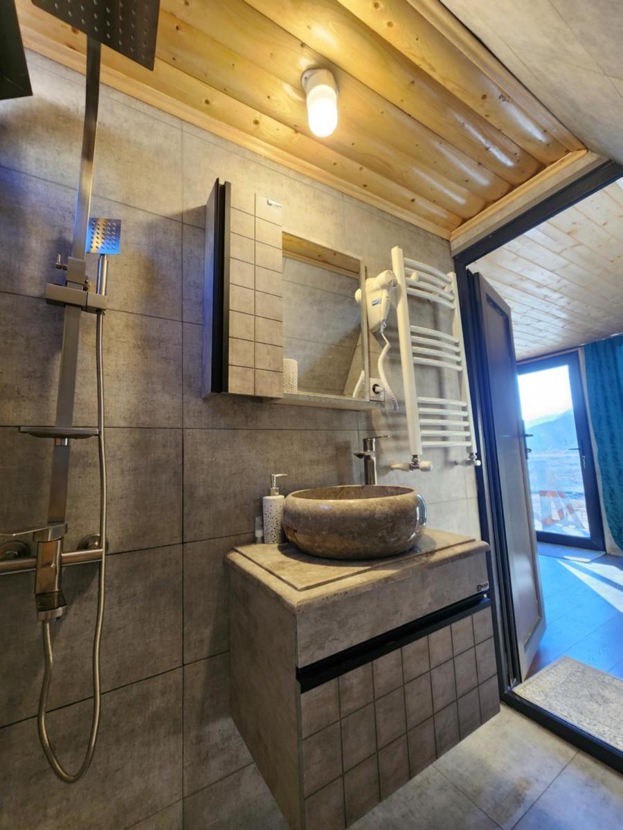 Hill silence - Housity