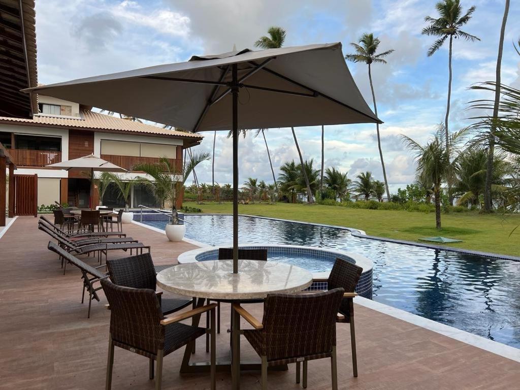 Apto novo Imperia Lounge pé-na-areia Itacimirim - Housity
