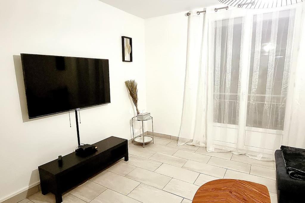 Stella House - appartement 6pers proche 24h du Mans - Housity
