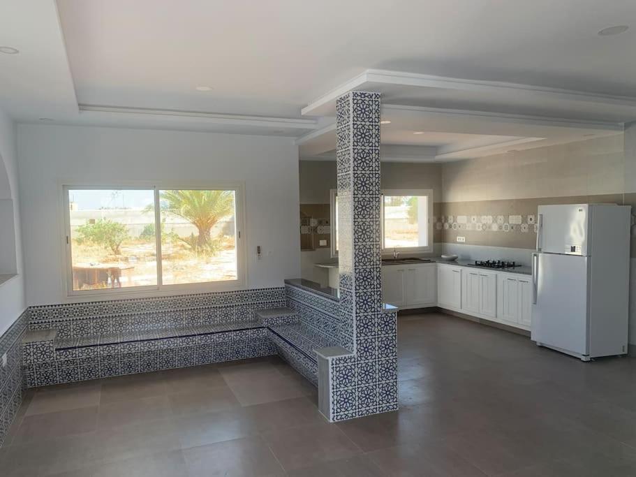 Villa style Romain pied dans l'eau a Kerkennah - Housity