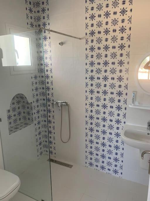 Villa style Romain pied dans l'eau a Kerkennah - Housity
