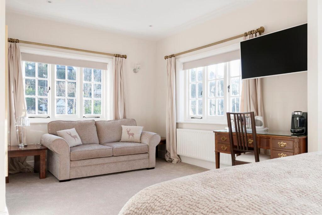 Hurtwood Hotel - Housity