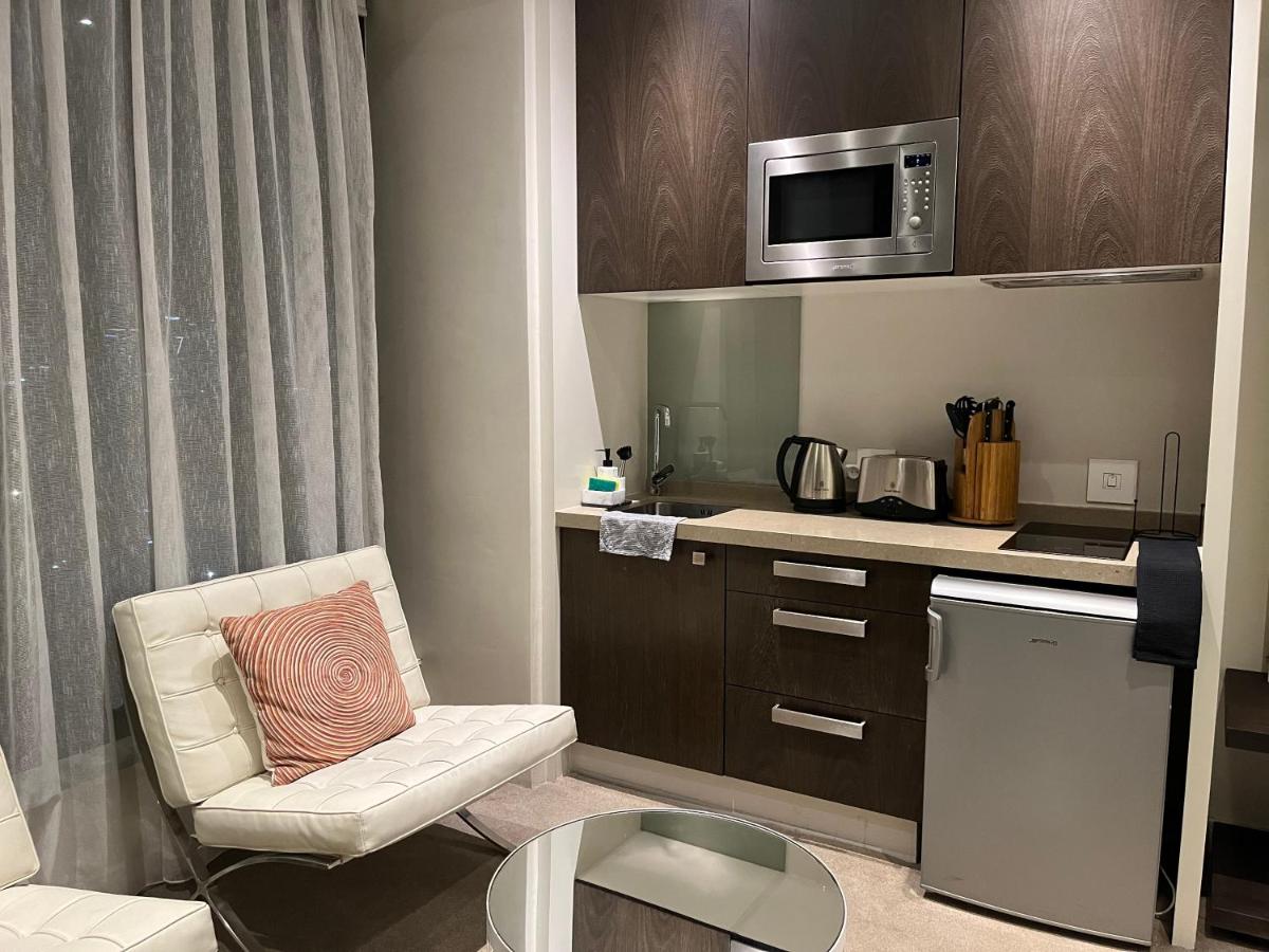 Suitetrails - Sandton Skye Executive Suite - With inverter