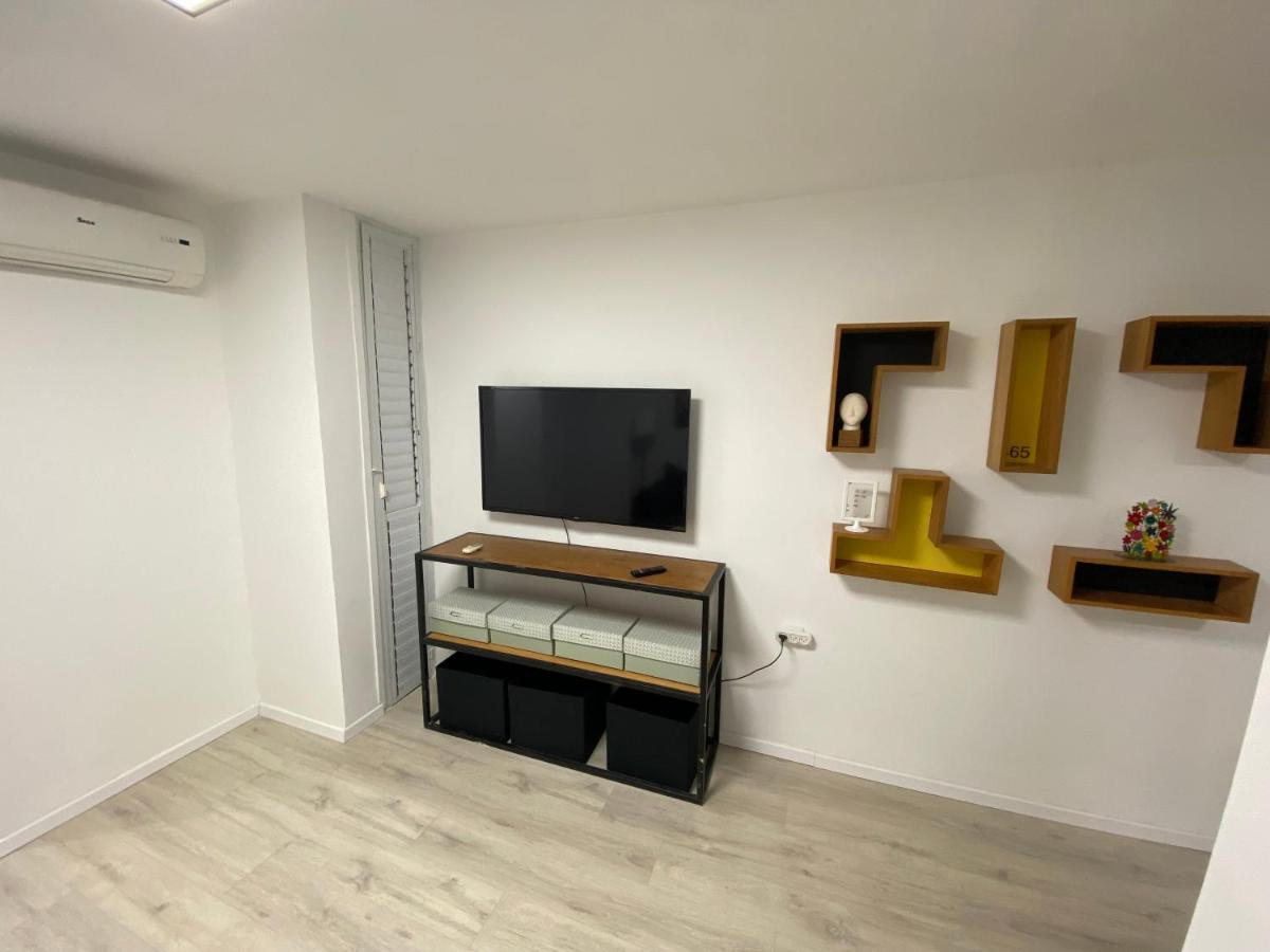 Izhak Aveinu 15 - Housity