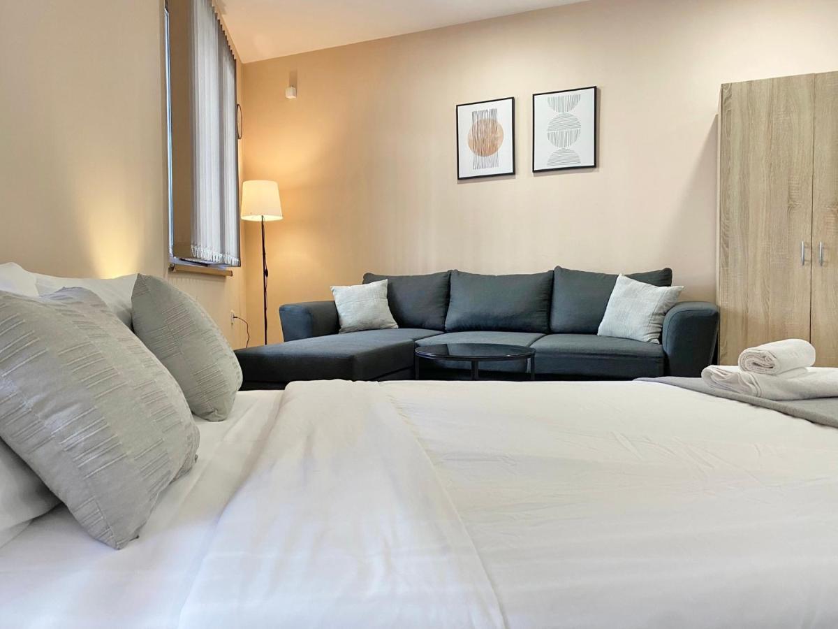 Suitetrails - Studio for 4 Guests Next to Mall & Free Street Parking