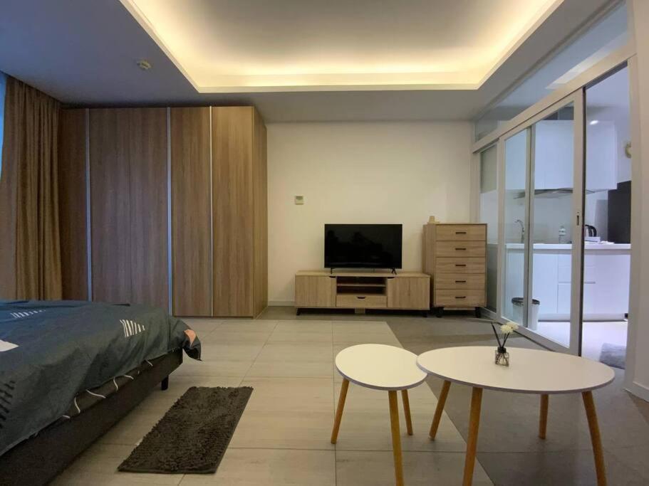 Paradise Condo - Housity
