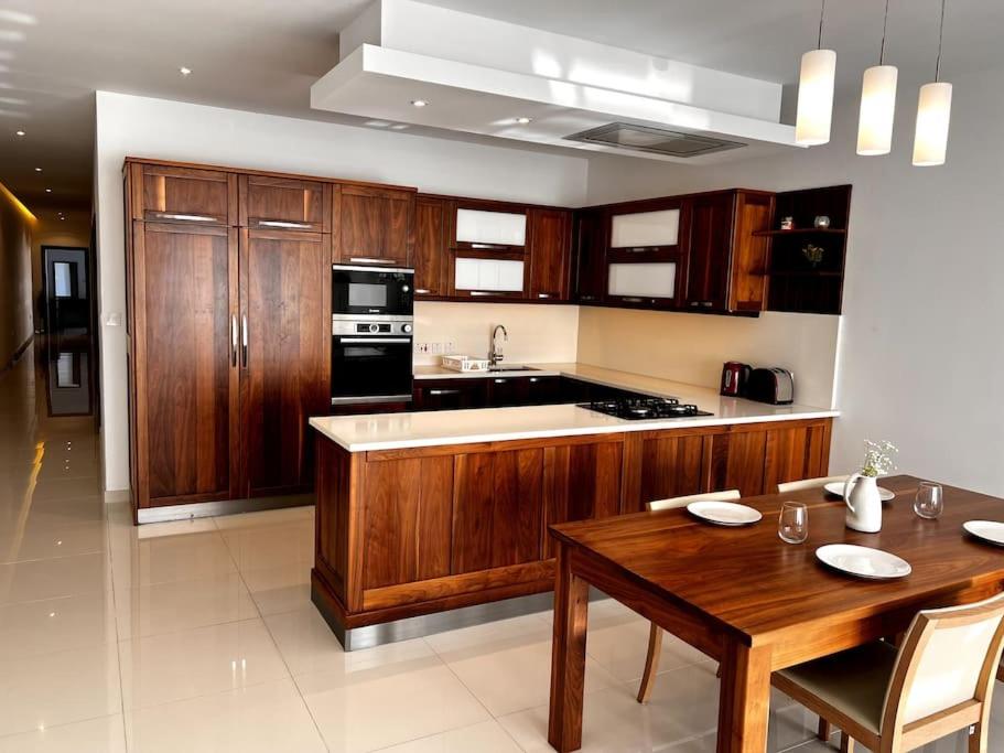 Suitetrails - Viewline SeaView Modern 3 Bedroom Apartment