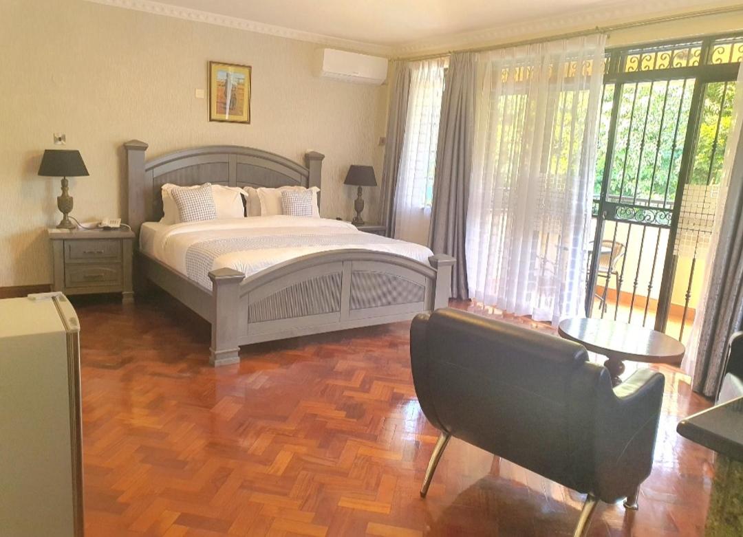Smothers Suites and Restaurant - Housity