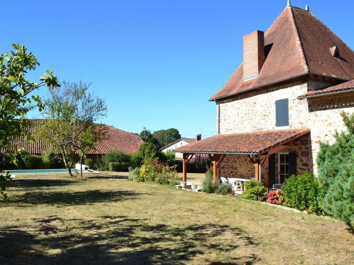 Gîte familial 10 pers. avec piscine, jardin clos et équipements pour handicap, à Esse. - FR-1-653-111 - Housity