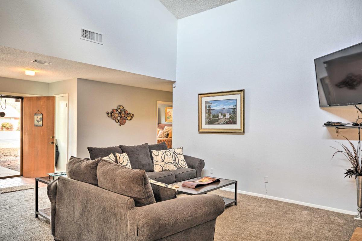 Lubbock Townhome with Grill Near TTU and Downtown! - Housity