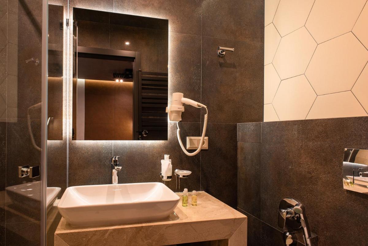 MOJO HALL Hotel - Housity