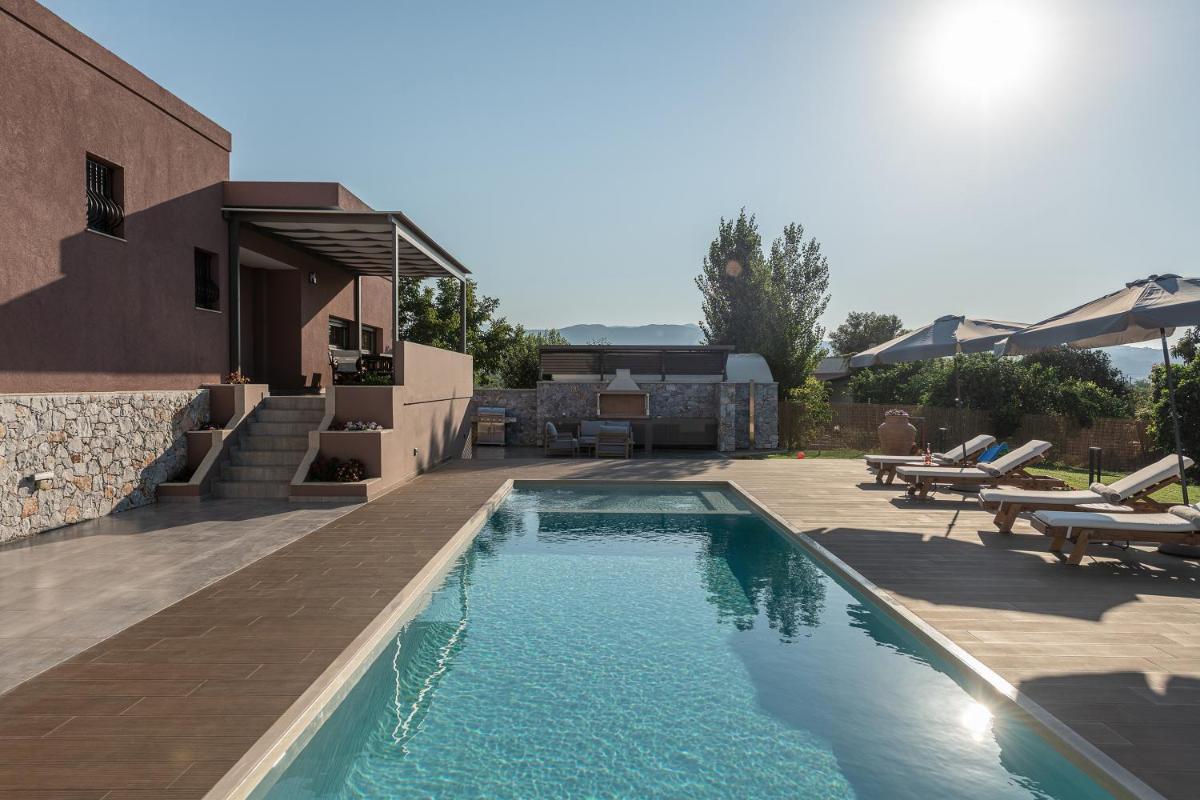 Villa Enny, 3 BD with Private Heated Pool - Housity