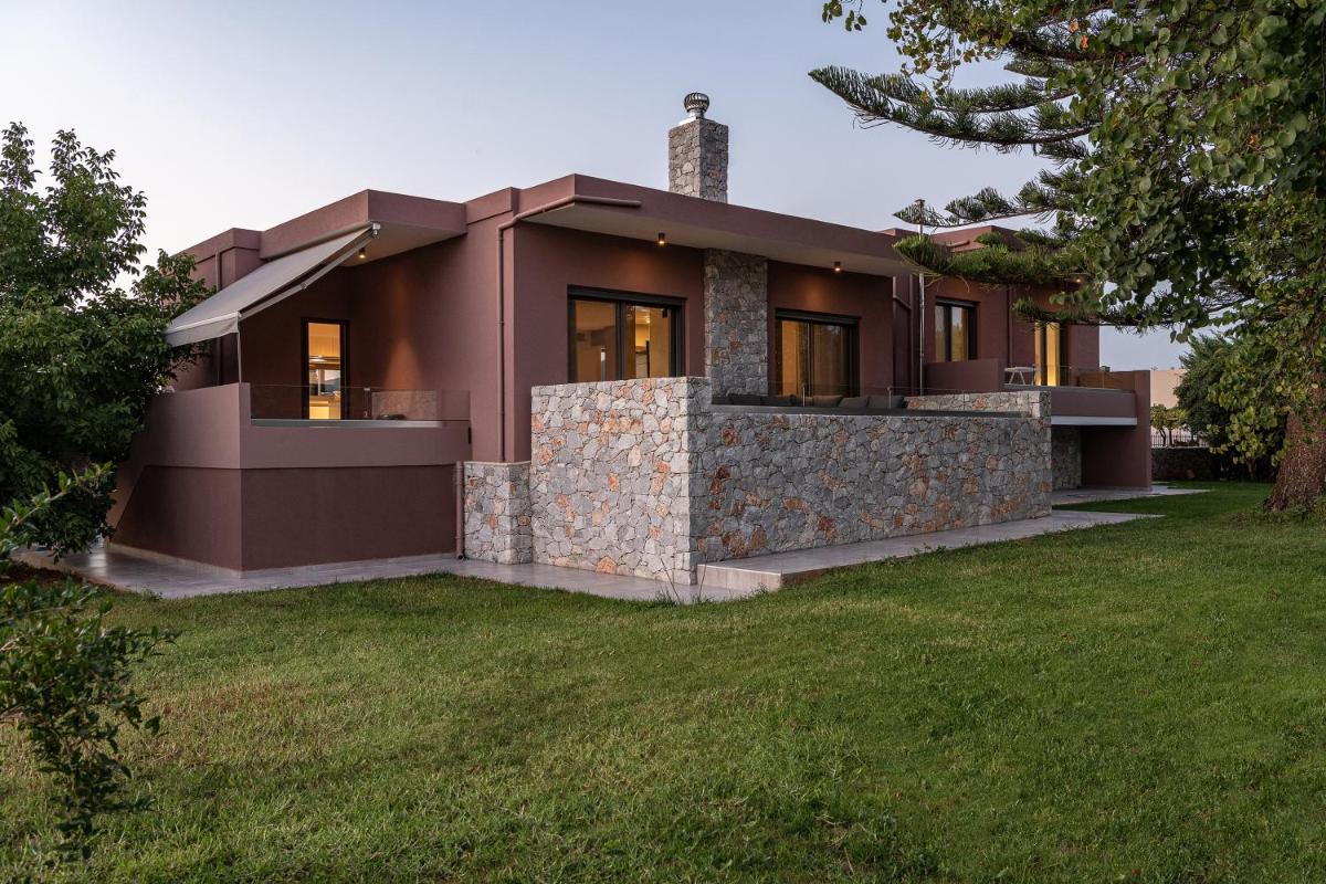 Villa Enny, 3 BD with Private Heated Pool - Housity