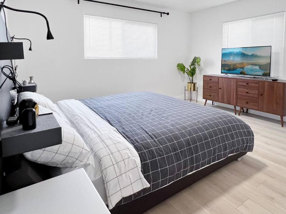 Charming Vacation Rental Home Near Disneyland Park - Housity