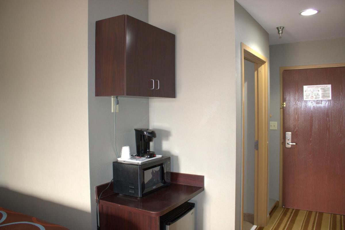 Super 8 by Wyndham Rainsville - Housity