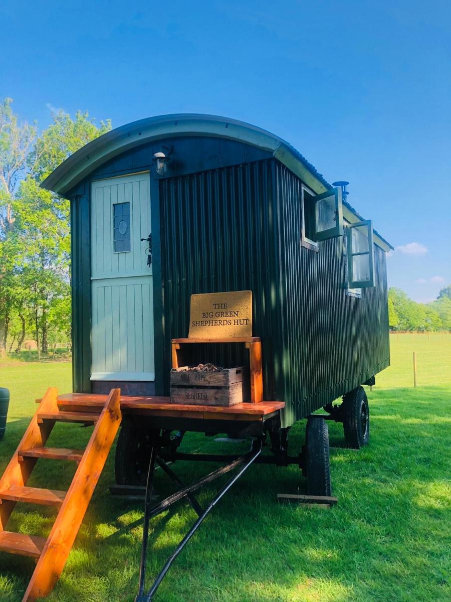 The Big Green Shepherds Hut - Housity