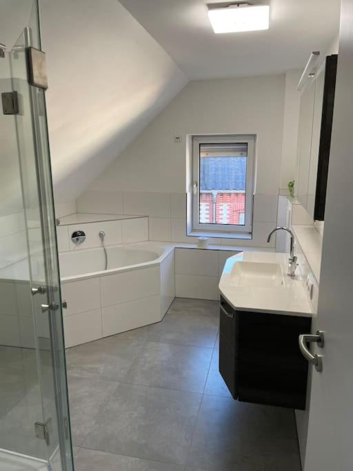 Suitetrails - Schöne Dachgeschosswohnung in Selters Ww