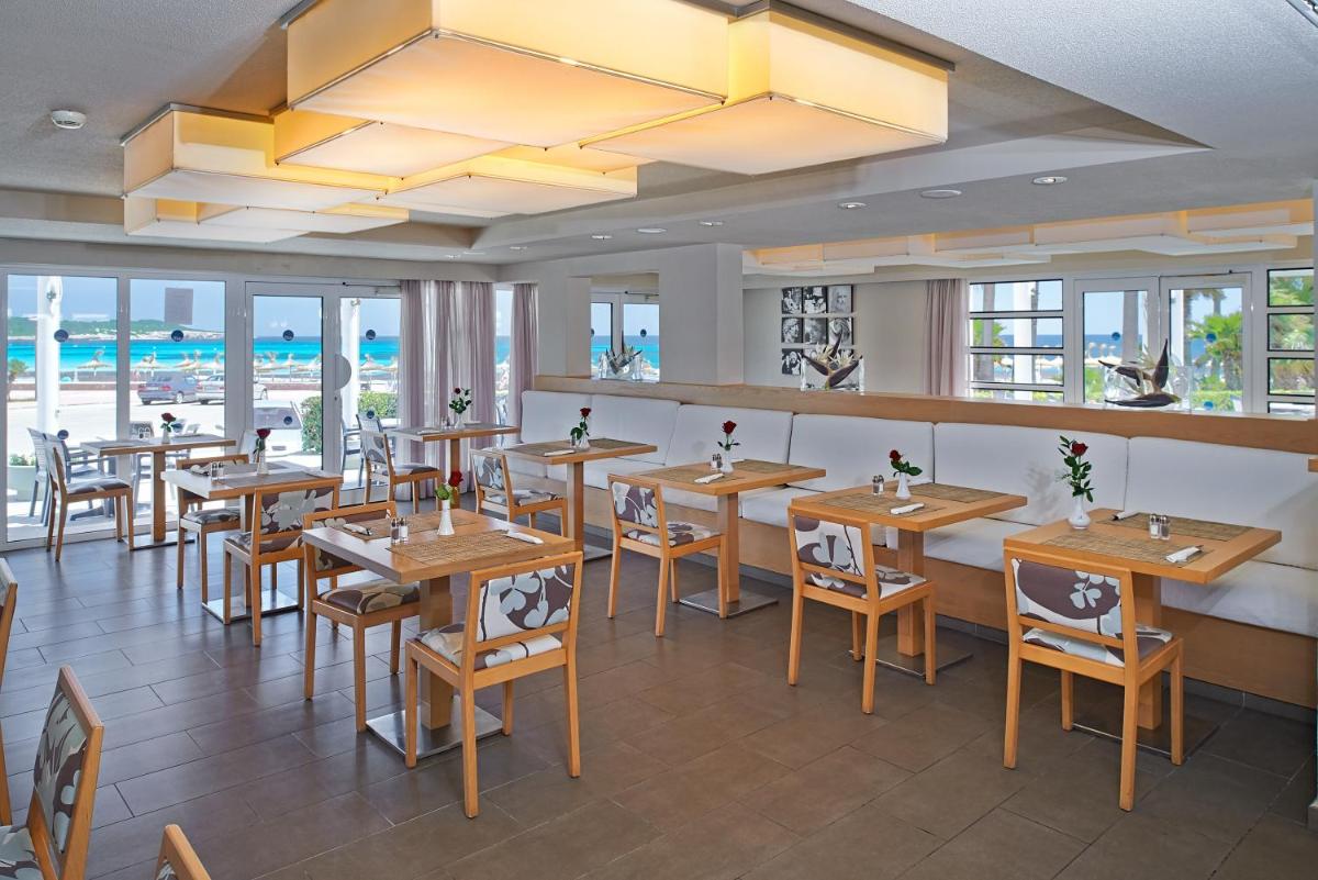Un restaurante o sitio para comer en Hipotels Mediterraneo Hotel - Adults Only