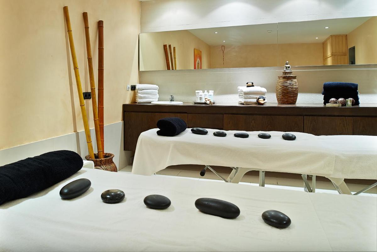 Imagen de la galería de Hipotels Mediterraneo Hotel - Adults Only, en Sa Coma