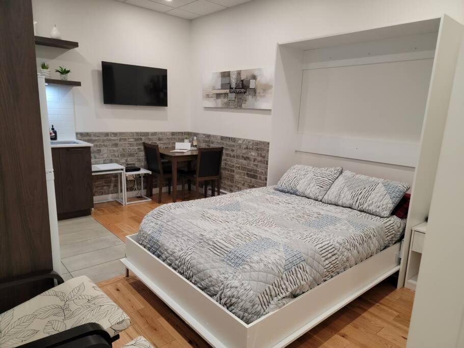 Loft 102 au cœur de Rimouski près du St-Laurent - Housity