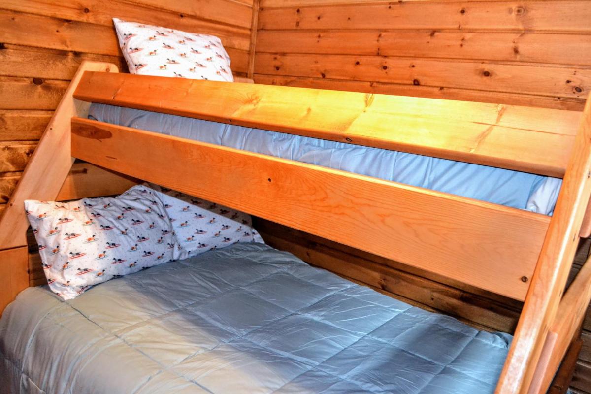 Goldfinch Getaway - Housity