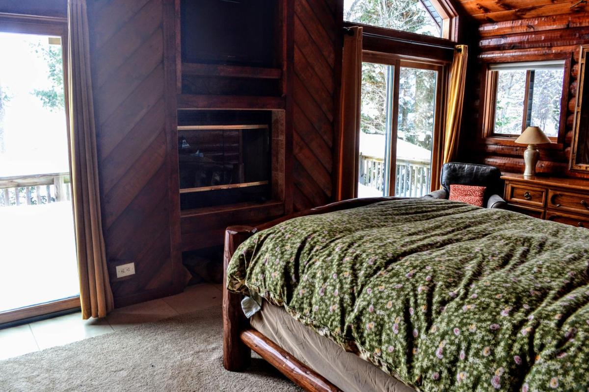 Goldfinch Getaway - Housity