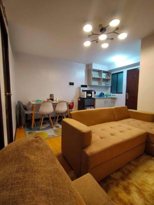 Cozy A10 Staycation - Hizvo